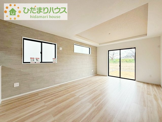 【居間・リビング】 | 土浦市桜町2期　新築戸建　1号棟 | お子様が元気に遊べる広々としたリビングです！