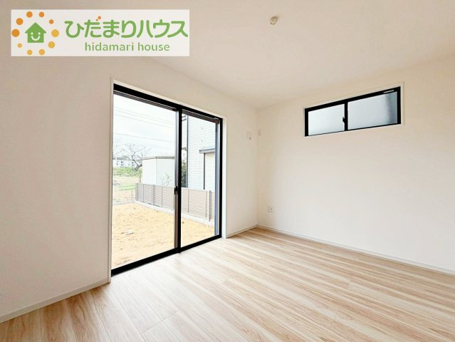 【洋室】 | 土浦市桜町2期　新築戸建　1号棟 | 小さなお子さまのいる方におすすめ！リビング横の洋室でお子様が遊んでる様子も確認できます(^^)/