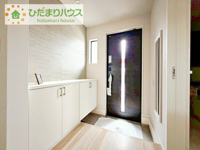 【玄関】 | 土浦市桜町2期　新築戸建　1号棟 | 家族の靴をたっぷり収納！大型シューズクローゼット付き(^^♪