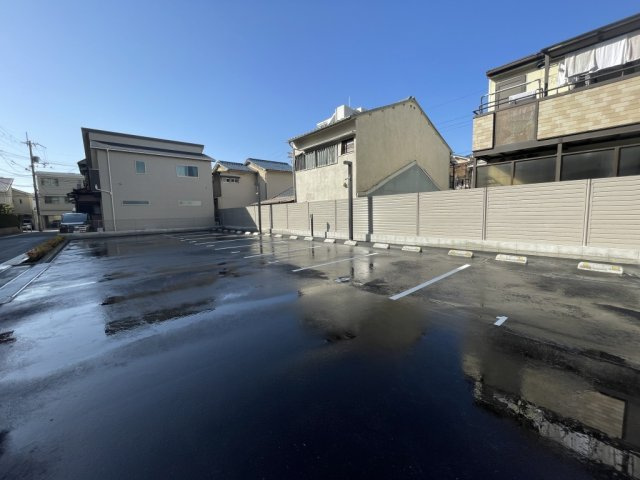 グランコート北園の駐車場