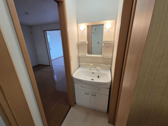 サニー・ヴィラの独立洗面台|同建物別部屋 現況優先