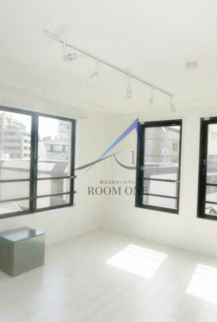 ＡＬＥＲＯ白山IIの居間・リビング|洋室のお部屋です。