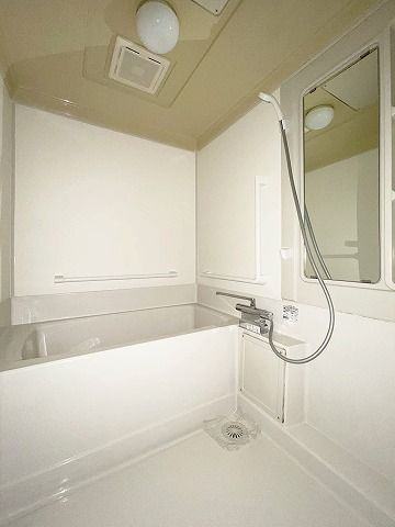 ロマネスク東油山アンベリールA棟　 Aの浴室