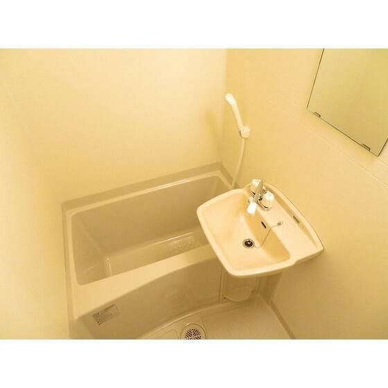 プレミアムバリュー板橋徳丸の洗面所|きれいなお風呂です