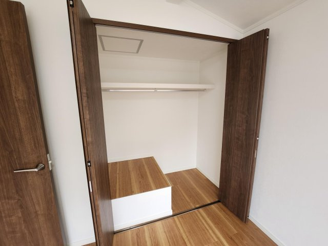 【収納】 | アトムセレクト千葉市花見川区朝日ヶ丘３丁目中古戸建て | 洋室約6.0帖のクローゼット