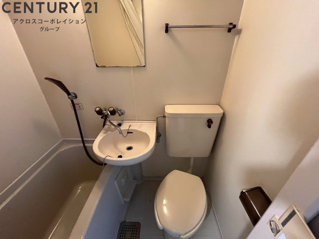 浴室内にトイレがあります♪