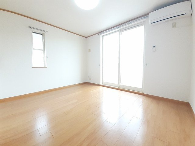 ノーリーズンの居間・リビング|ゆったりとしたリビングです