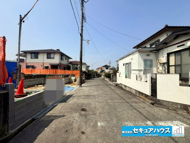 【同施工物件ご案内可能】知多市南粕谷3丁目　全1棟の前面道路含む現地写真|事前予約にて現地ご見学いただけます！お気軽にお問い合わせください♪
■株式会社　セキュアハウス■
住宅ローンに強く、知識、経験豊富なスタッフ在籍
お客様に寄り添い、ご成約後もサポート致します。