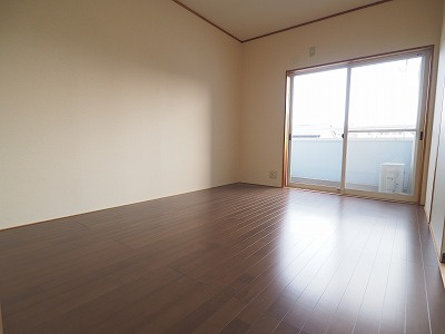 高崎市江木町のアパートの居間・リビング