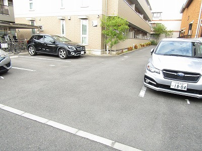 サンファミーユの駐車場