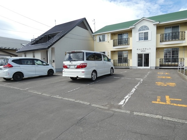 サニーフラットYOUの駐車場