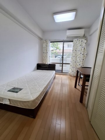 ルモンド西宮の居間・リビング|家具・家電はお部屋によって違います。設備でありません。撤去も可能です