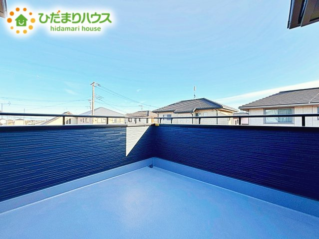 【バルコニー】 | 鹿嶋市平井東第1　新築戸建 | 広々としたバルコニーは、大量の洗濯物を干しても余裕！お布団だって、家族全員分をいっきに干せますね(^O^)