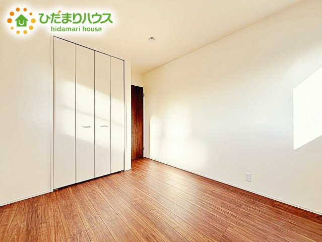 【洋室】 | 鹿嶋市平井東第1　新築戸建 | お日様の光とさわやかな風をたっぷりとりこめます。室内はいつも明るい印象なので気持ちの良い朝を迎えられます。毎日の生活も明るくなりそうです。　　