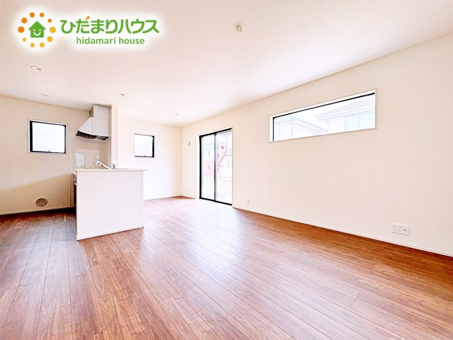 【居間・リビング】 | 鹿嶋市平井東第1　新築戸建 | 家族団らんの時間も増えそうな、日当たり良好＆くつろぎのLDK