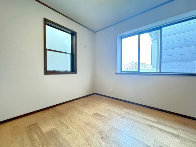 ２０２６年２月リフォーム完了◆駐車２台可能◆全居室２面採光◆伏見区羽束師菱川町の洋室|洋室