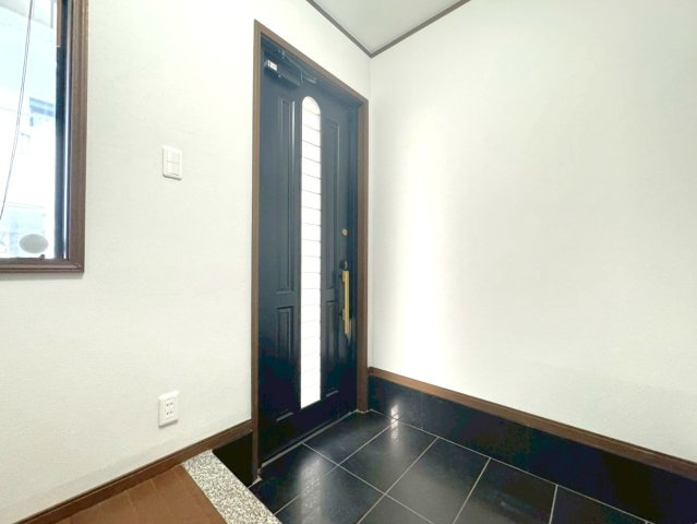 ２０２６年２月リフォーム完了◆駐車２台可能◆全居室２面採光◆伏見区羽束師菱川町の玄関|玄関