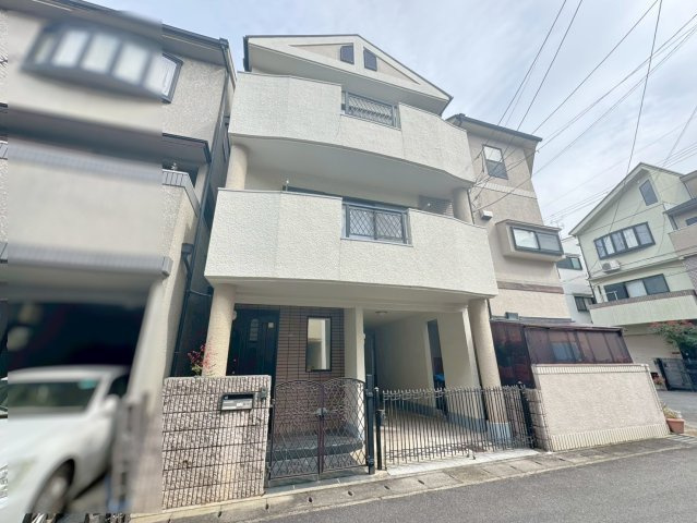 ２０２６年２月リフォーム完了◆駐車２台可能◆全居室２面採光◆伏見区羽束師菱川町の外観|外観