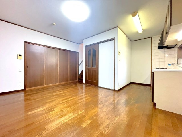 ２０２６年２月リフォーム完了◆駐車２台可能◆全居室２面採光◆伏見区羽束師菱川町の居間・リビング|リビング