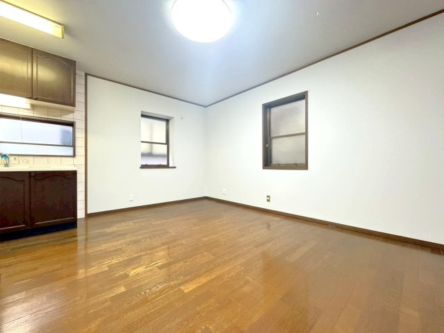 ２０２６年２月リフォーム完了◆駐車２台可能◆全居室２面採光◆伏見区羽束師菱川町の居間・リビング|リビング