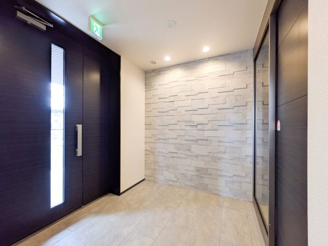 富士見市大字鶴馬の賃貸マンションのエントランス