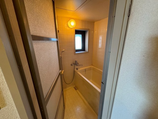 グレイスヒルカジノの浴室|写真はイメージです。色仕様は現況優先になります。