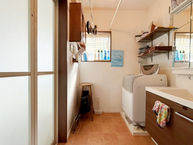 和泉市肥子町2丁目　中古戸建の洗面所