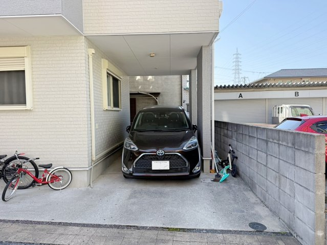 和泉市肥子町2丁目　中古戸建の駐車場