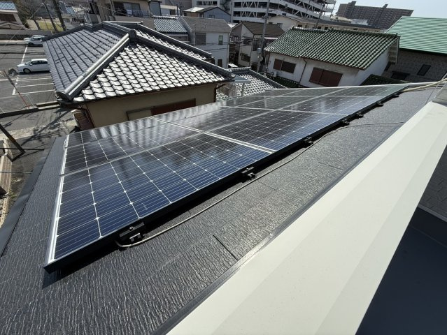 和泉市肥子町2丁目　中古戸建の発電・温水設備