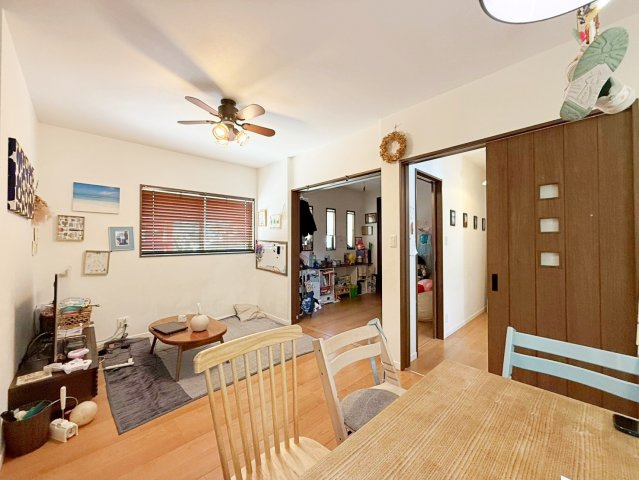 和泉市肥子町2丁目　中古戸建の居間・リビング