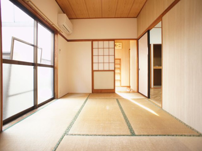 【居間・リビング】 | 鹿沼市幸町貸家 | 快適に過ごせるエアコンが付いています♪