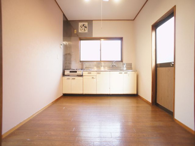 【キッチン】 | 鹿沼市幸町貸家 | 便利な吊戸棚が付いています♪