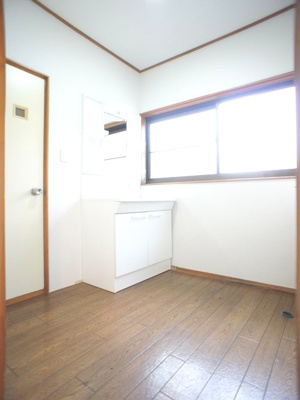 【独立洗面台】 | 鹿沼市幸町貸家 | 洗髪洗面化粧台と洗濯機置き場があります♪