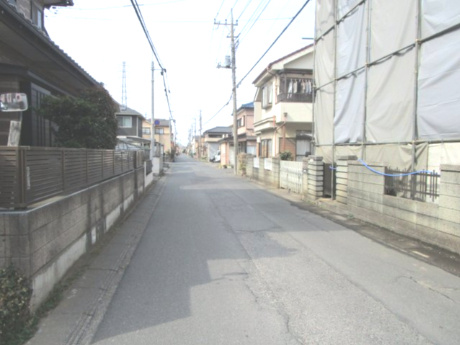 北本市東間8丁目　新築住宅の前面道路含む現地写真