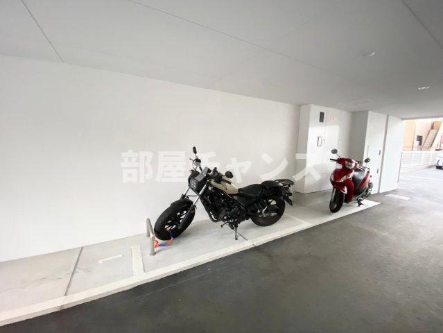 パルティール高畑の駐車場