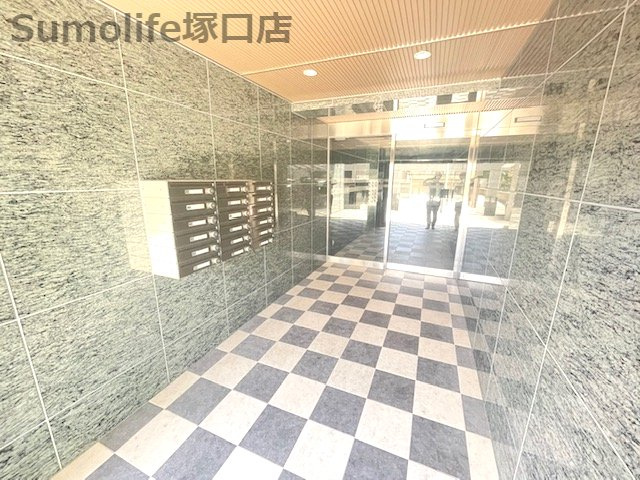 ロールス塚口Ⅲのロビー