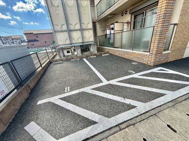 Tre Court東姫路の駐車場