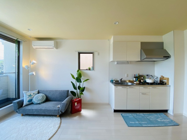 ヴァンヴェール八木の居間・リビング|※写真は同物件別部屋の写真です。実際の色味と相違がある場合は現況優先となります。