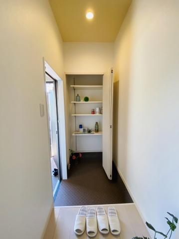 ヴァンヴェール八木の玄関|※写真は同物件別部屋の写真です。実際の色味と相違がある場合は現況優先となります。