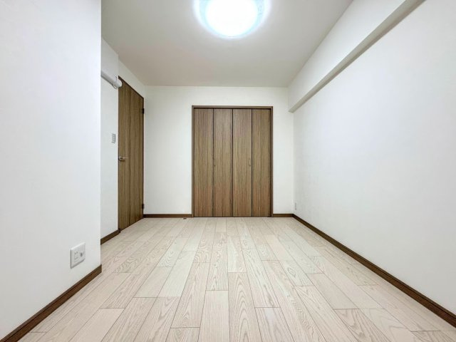 綱島住宅の洋室|◆気持ちの良い風が室内へ入り込む居室。家具を配置しても広々ご利用いただけます！！
