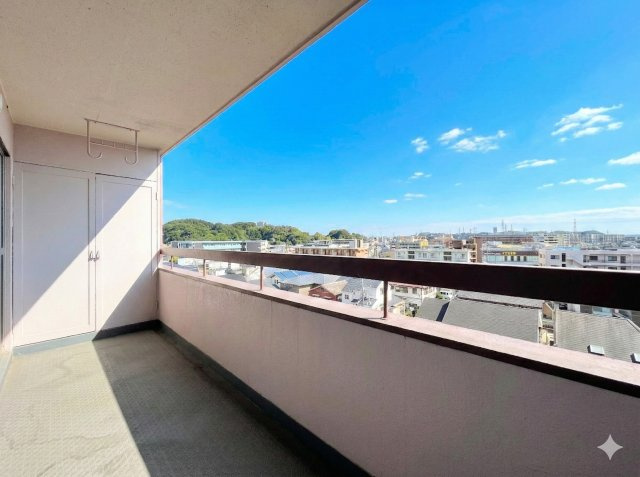 綱島住宅のバルコニー|◆日当たり良好なバルコニー！毎日のお洗濯にも嬉しいですね！
