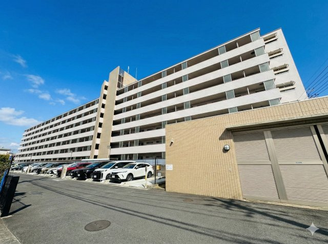 綱島住宅の外観|◆リフォーム済みでのお引渡しなので、即ご入居可能です。家具の配置や色など決めやすくスムーズにお引越しできます。
