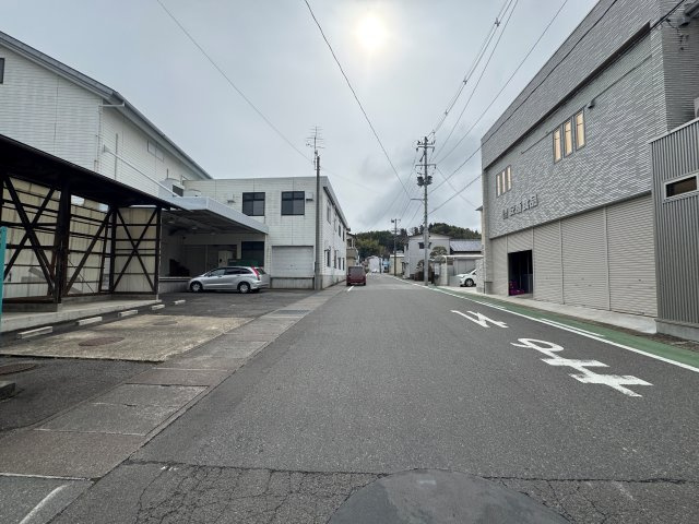 想定年間賃料　720万　想定利回り　10.5％　鉄骨鉄筋コンクリート造の周辺