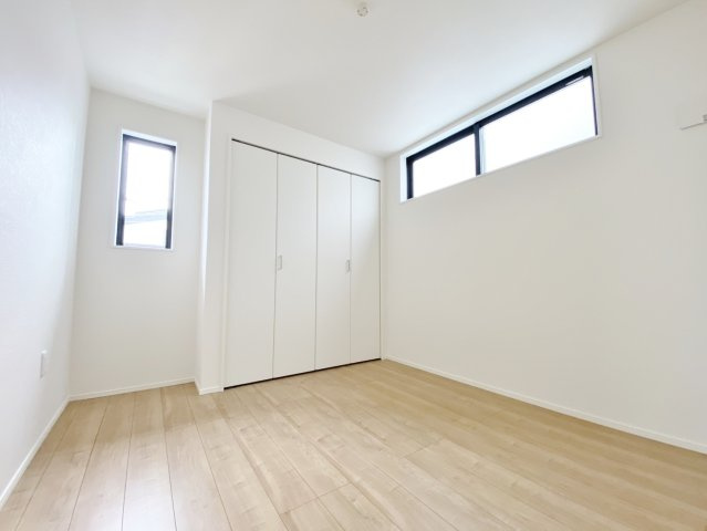 板橋区大谷口北町 限定1棟の洋室|3階4.7帖洋室は2面開口の明るく快適な空間です