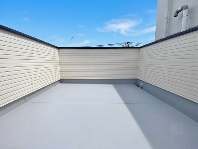 板橋区大谷口北町 限定1棟のバルコニー|多目的にお使い頂けるルーフバルコニー
使い方は色々、アウトドアリビングや家庭菜園など多目的にお使い頂けます