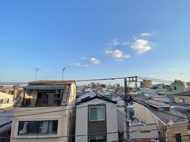 板橋区大谷口北町 限定1棟の展望|ルーフバルコニーからの眺望
周辺に高い建物はないので開放的な眺望が広がります