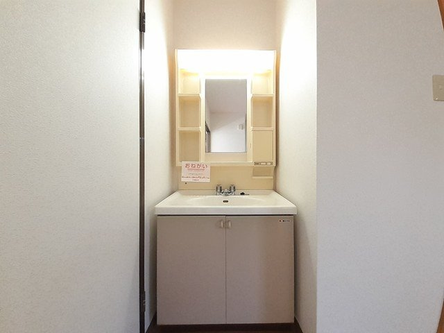 遠賀郡岡垣町東山田１丁目のアパートの洗面所|使いやすい洗面所です