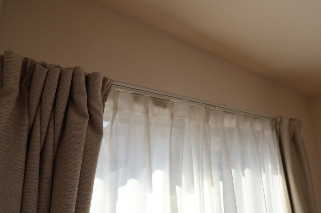 中古戸建(別途家庭菜園の土地149㎡付き)の内装|カーテンレール付き