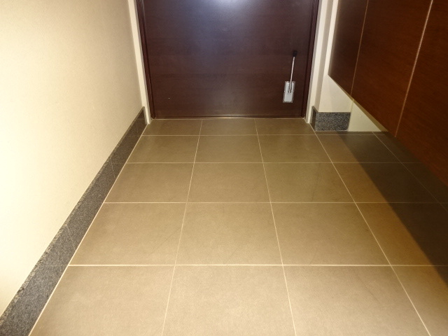 東京スイートレジデンスの玄関