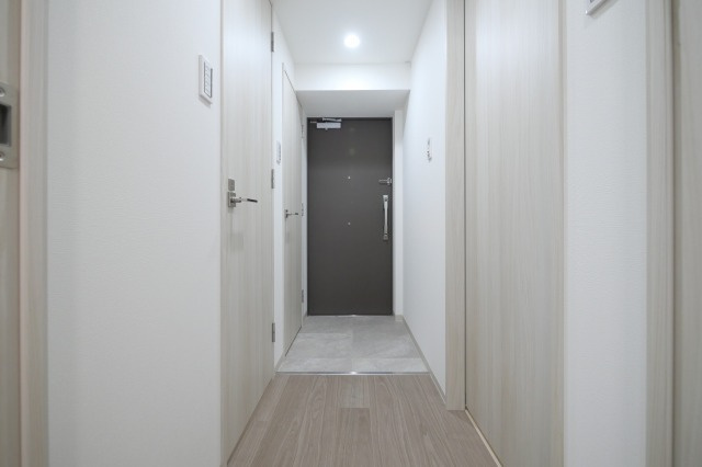 STANDZ新大阪の玄関